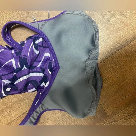 Nike Dri-Fit Livestrong Athletic Top Size Medium - Picture 4 of 5